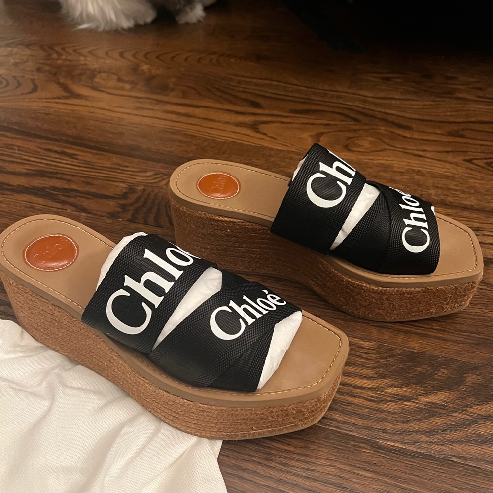 Chloe Woody, Logo Espadrilles